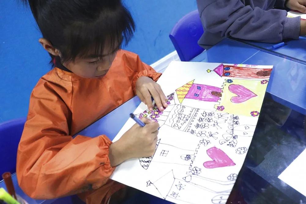 东方童画美术培训学校周村店,东方童画少儿美术淄博印象汇店