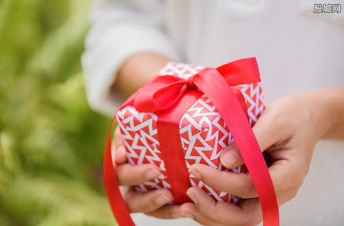 谈恋爱期间送什么礼物合适给女生,初次谈恋爱送什么礼物给女孩