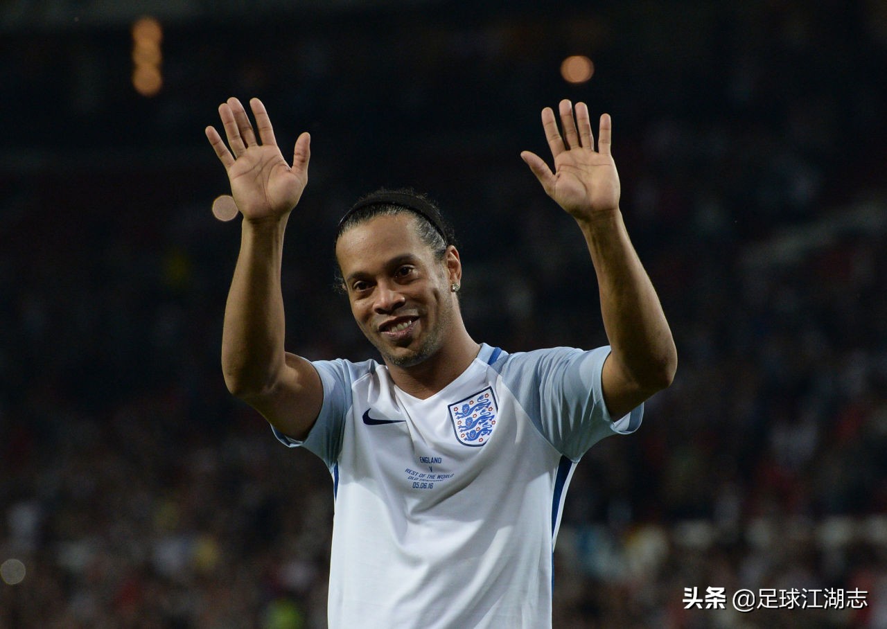 小罗和大罗交换球衣,小罗穿80号球衣