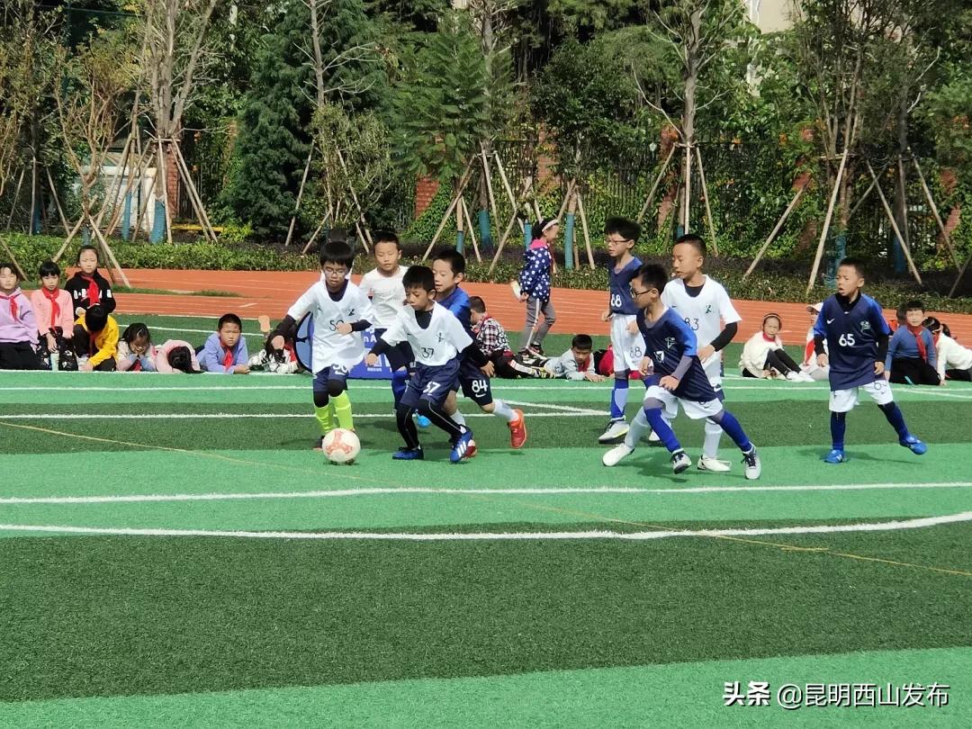 校园足球联赛充满激情,沙湾路小学班级足球联赛火热开赛