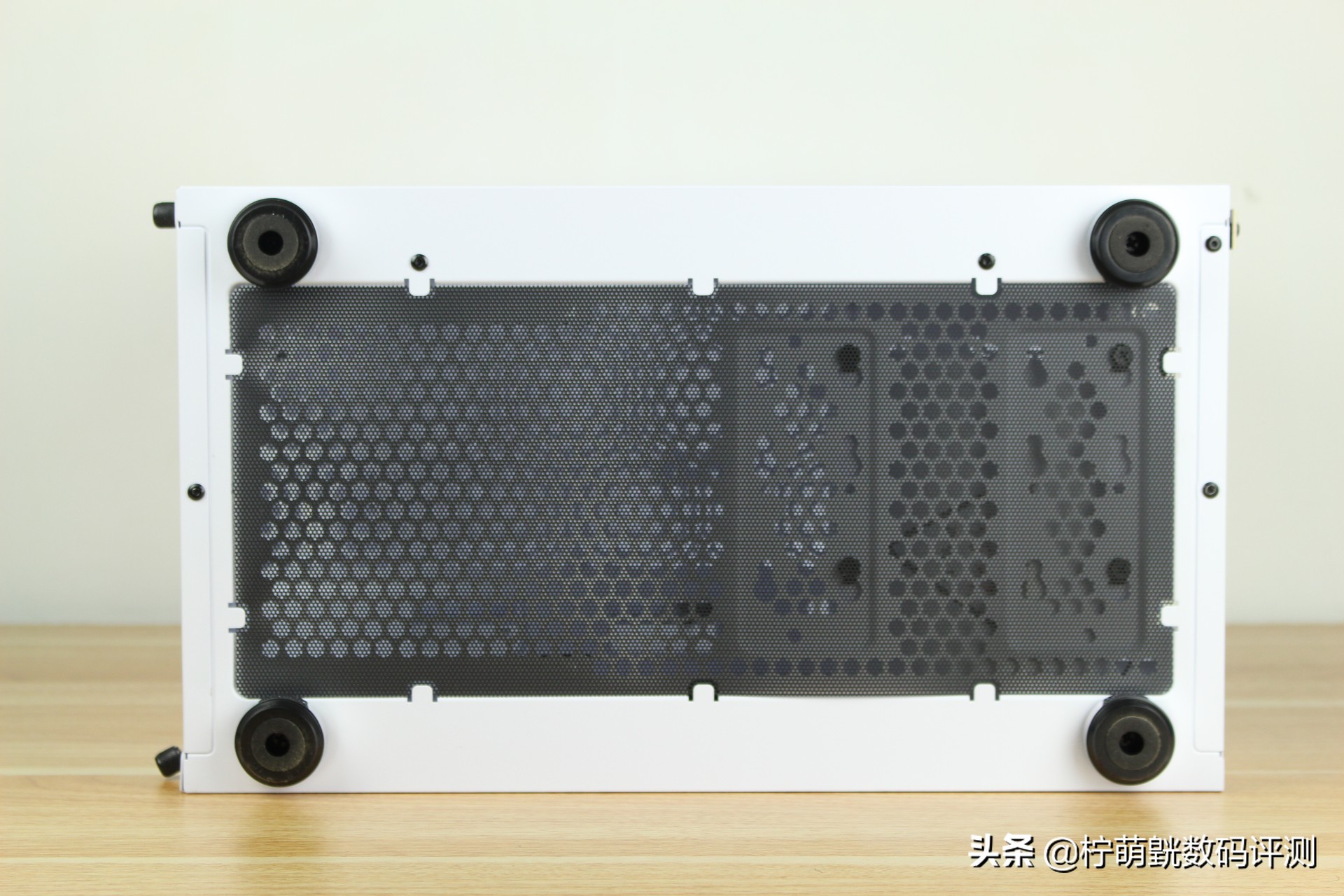 神光侧透不单调,畅快装机不求人易大师神光白色版上机体验