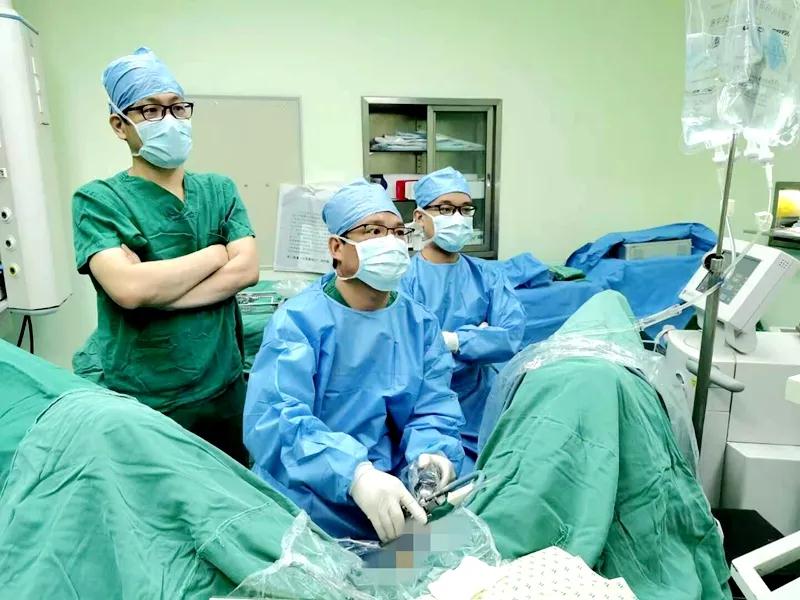 前列腺增生手术治疗前沿技术,中国首次钬激光前列腺剜除术操作