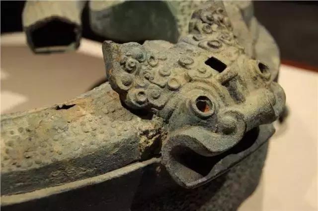 龙跟老虎哪个最厉害,龙比虎厉害为什么会在虎后面