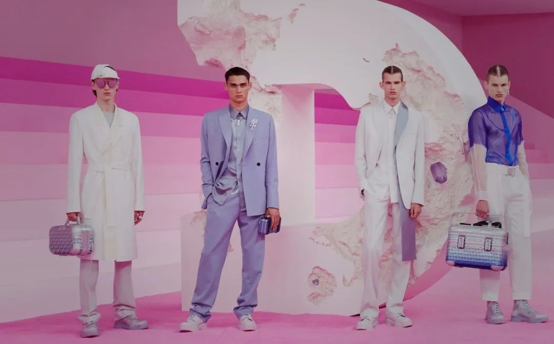 rimowa行李箱是什么材质做的,rimowa行李箱细节图