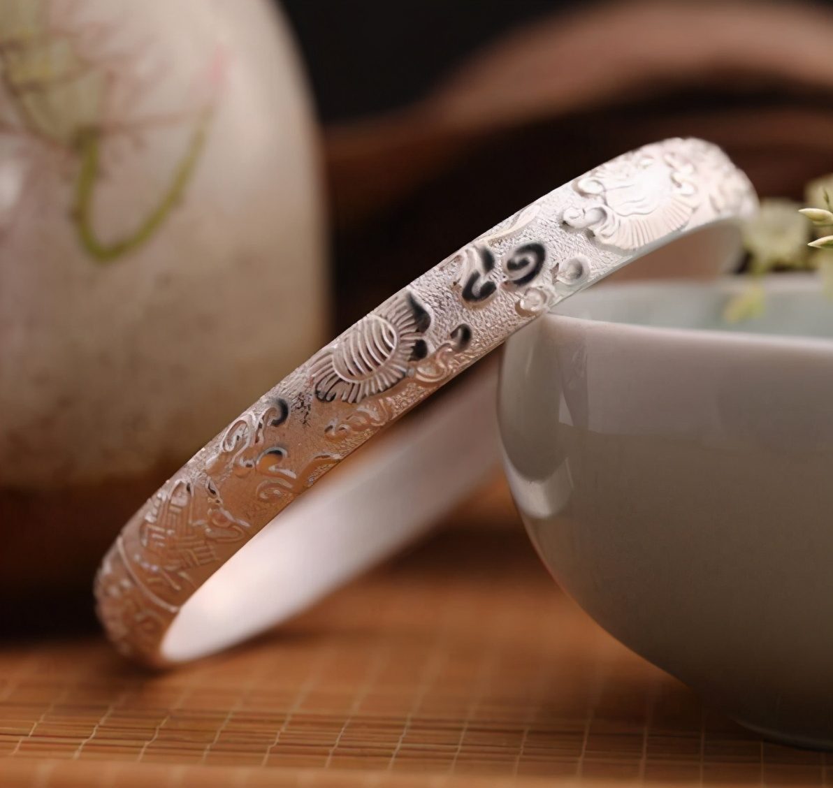 银手镯变成铜色了怎么清洗,银手镯氧化成了紫黑色怎么办