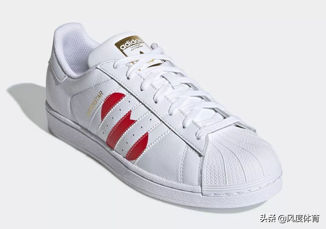 朱一龙惊艳神图氛围感,朱一龙之前春晚的全白色服装图文