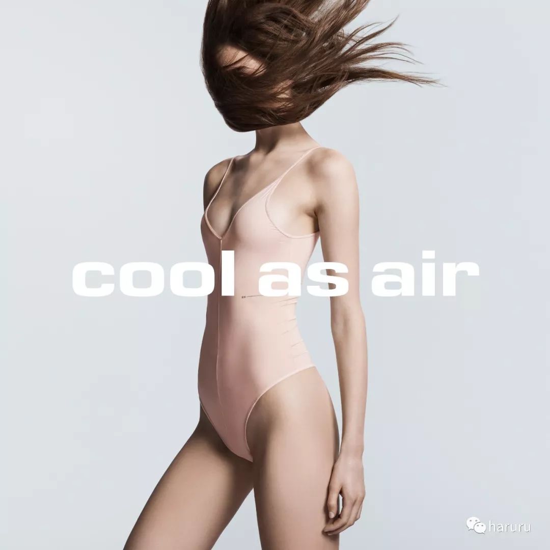 赖冠霖联名同款羽绒服,赖冠霖深蓝色西装