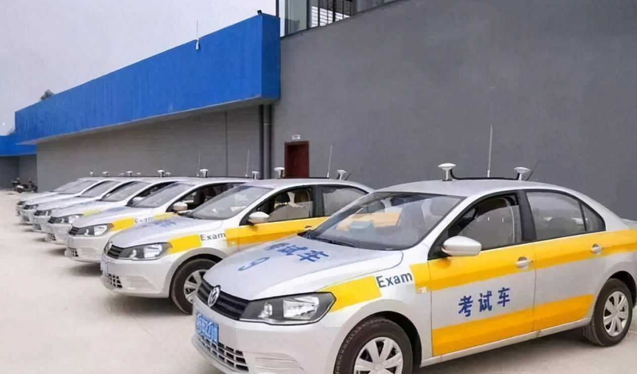 考试时遇到教练车练车导致挂科,为啥考试会挂科
