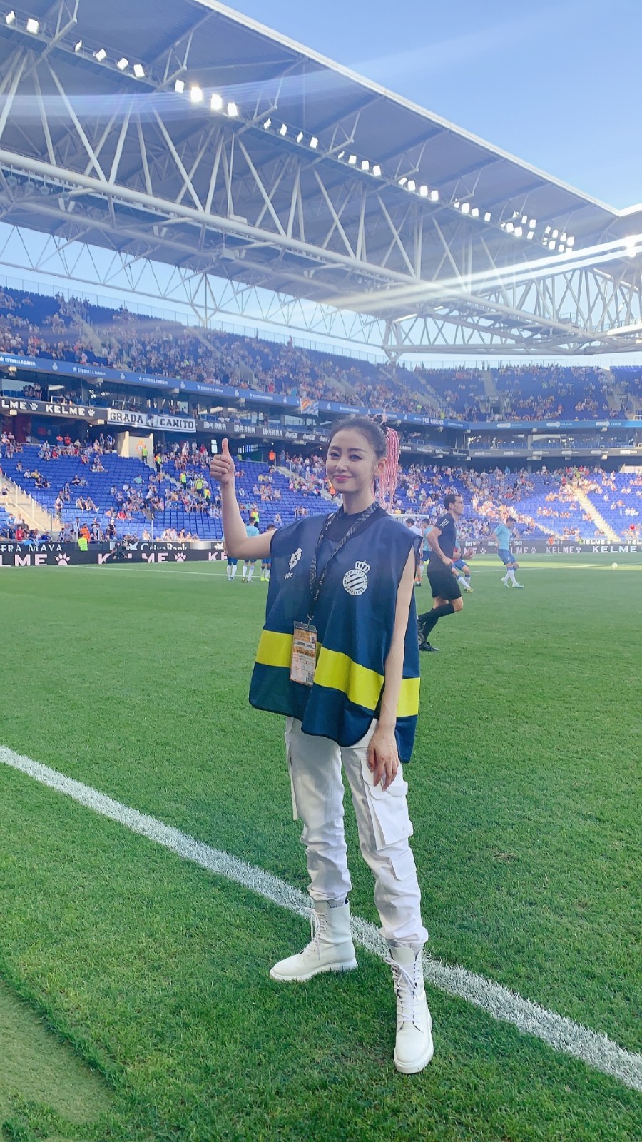 张天爱金色吊带礼服完美身材展现,张天爱超酷造型