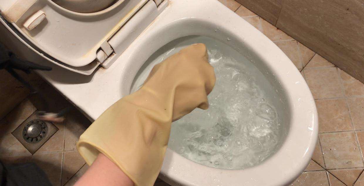 马桶堵得很严重怎么快速疏通,马桶严重堵塞疏通最简单的方法