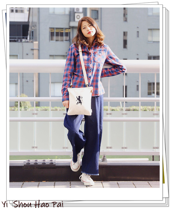 红色小格子衬衫女长袖时尚穿搭,红色格子衬衫配什么颜色裤子好看