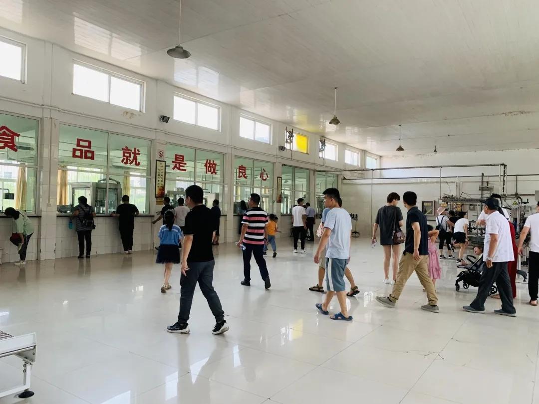 渭南丹凤葡萄酒厂新闻报道,西安客户来考察