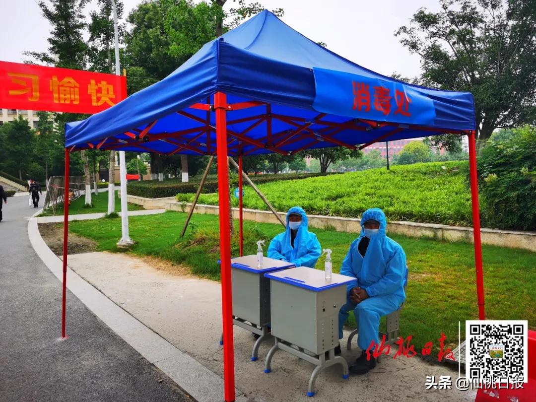 仙桃学生神兽归笼视频,神兽归笼小学家长开心到模糊