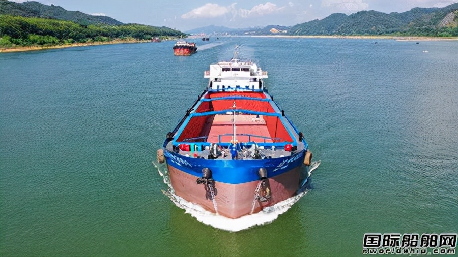 全球首艘第五代大型lng船顺利交付,210000吨双燃料动力散货船顺利交付