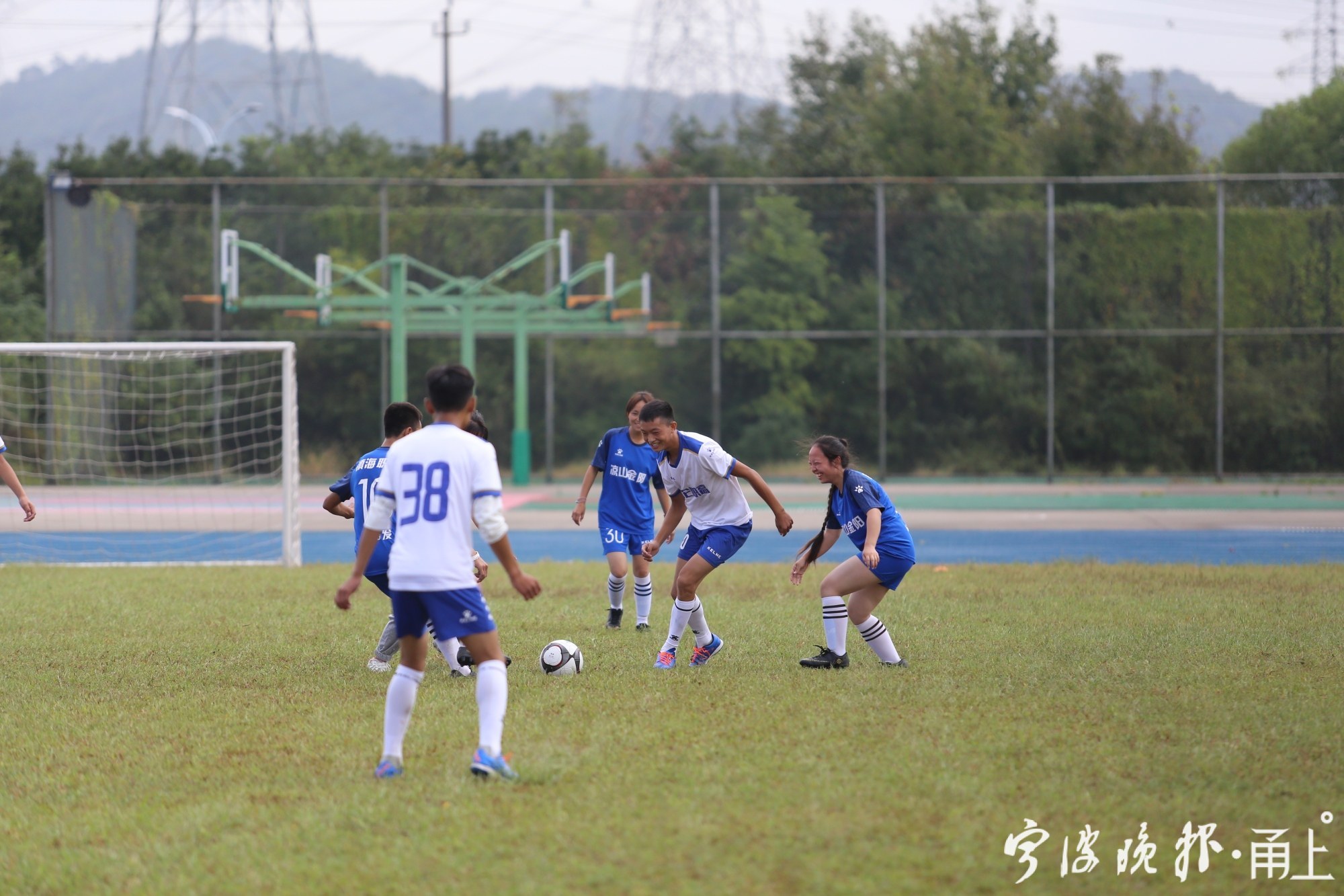 参加升旗仪式、进行职业体验，凉山州的孩子在宁波这样过“十一”
