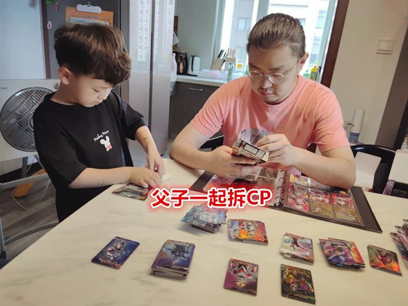 奥特曼卡片是雷霆还是黑钻版,奥特曼卡片到底要不要买呢