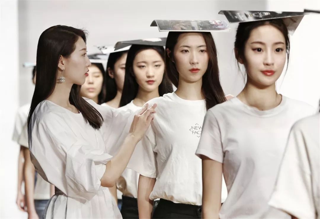 同样是艺术为什么差距那么大,同样是模特为啥气质差距那么大