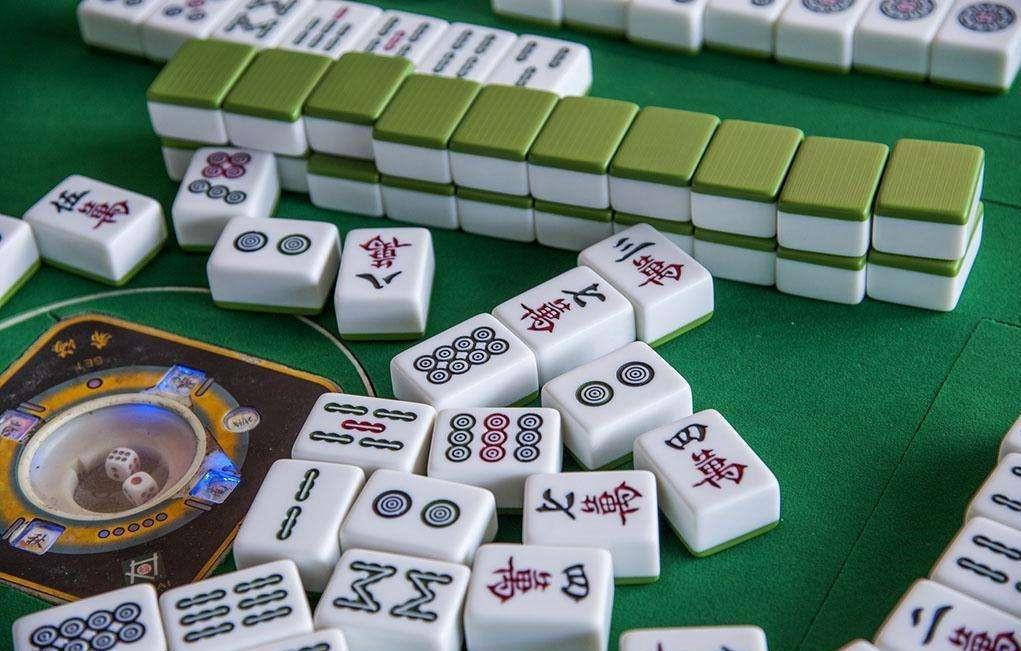 老人喜欢打麻将是好还是坏,老人喜欢打麻将带来的危害