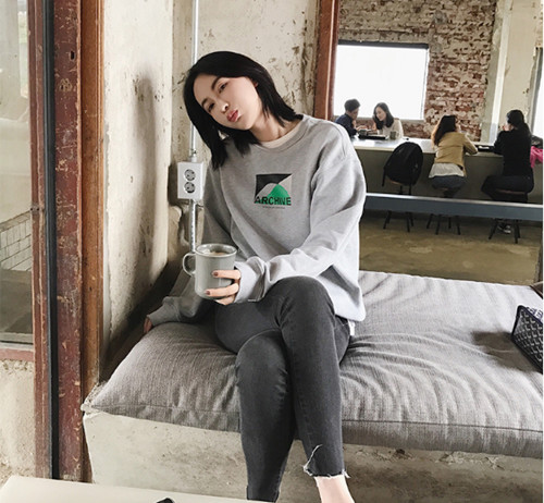 女士灰色卫衣搭配,灰色卫衣的经典搭配女