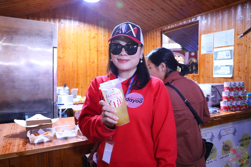 圣诞节就要这样过！在意式小镇边走边吃买不停