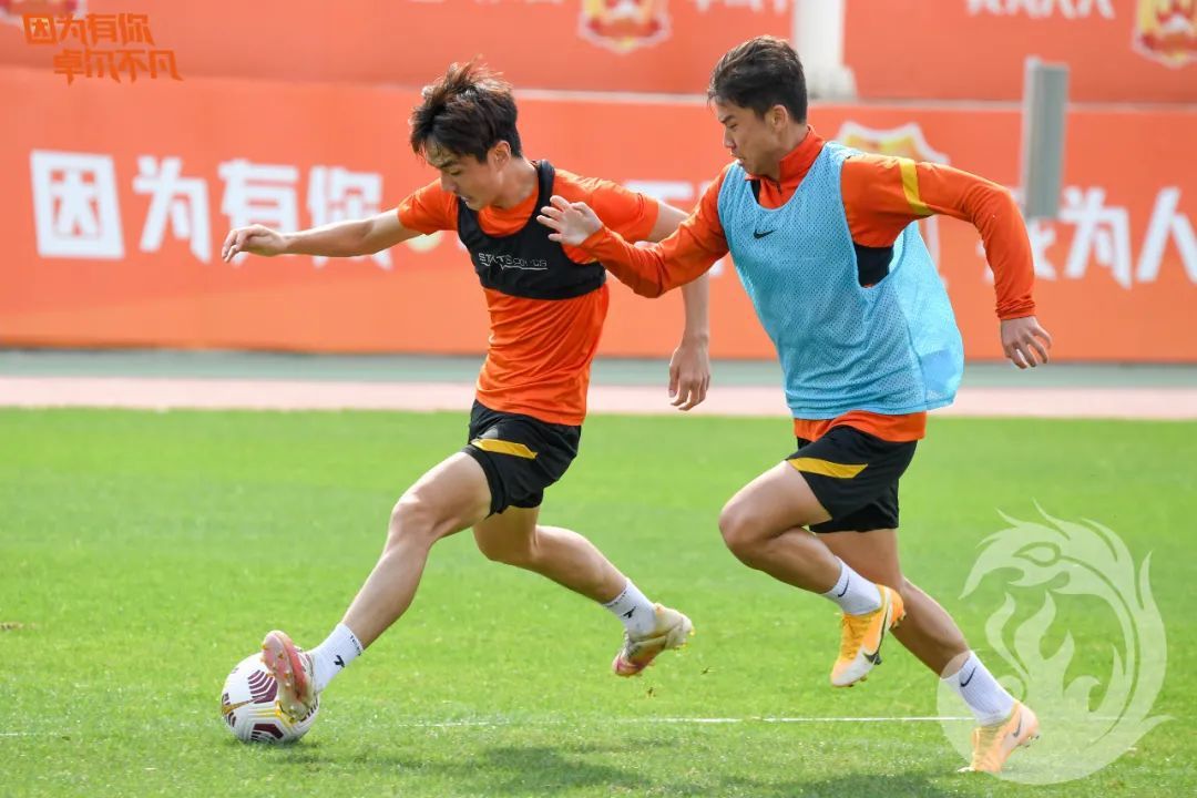 赛前团队热身投篮训练,武汉队第二场热身赛