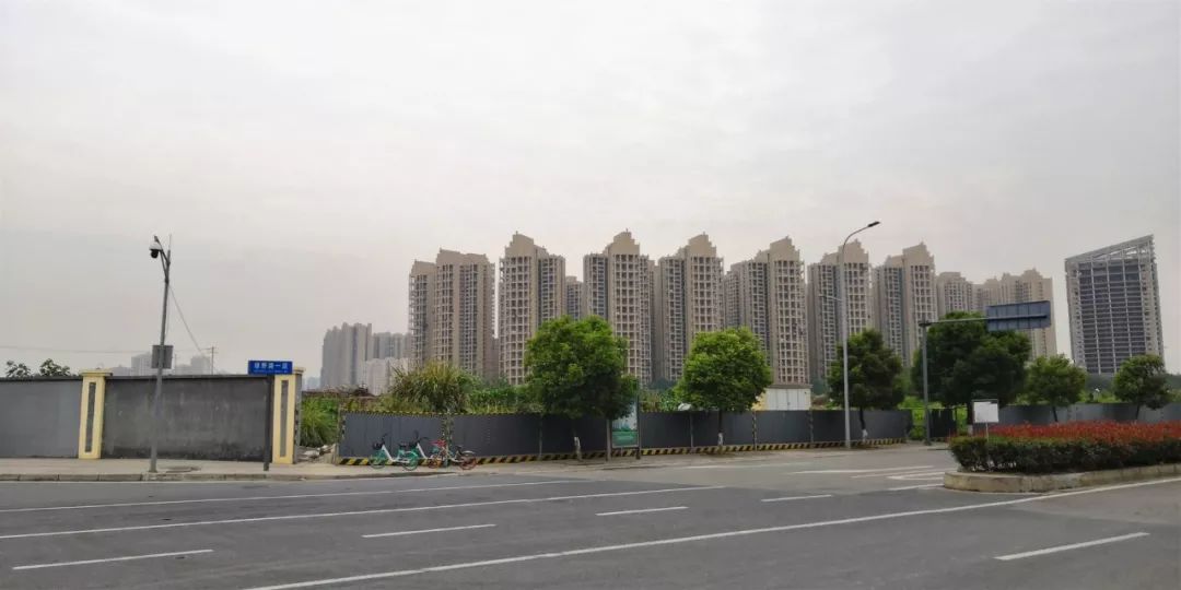 靠近地铁站的二手房源,靠近公园地铁口的房子