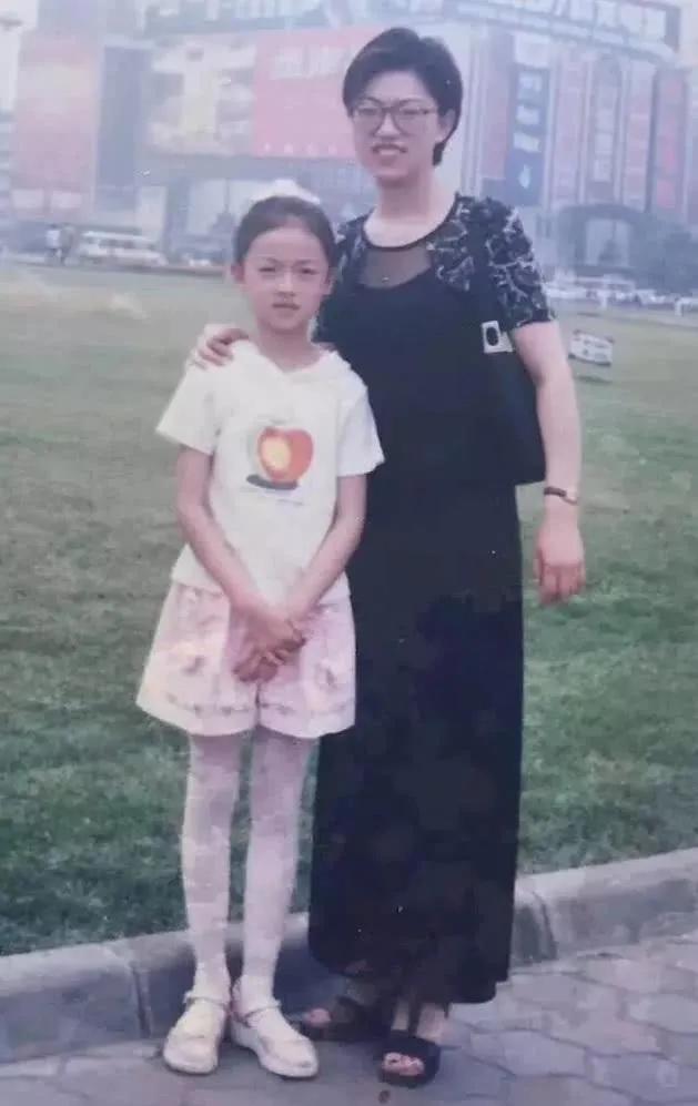 吴谨言是怎么出道的,吴谨言和angelababy撞脸