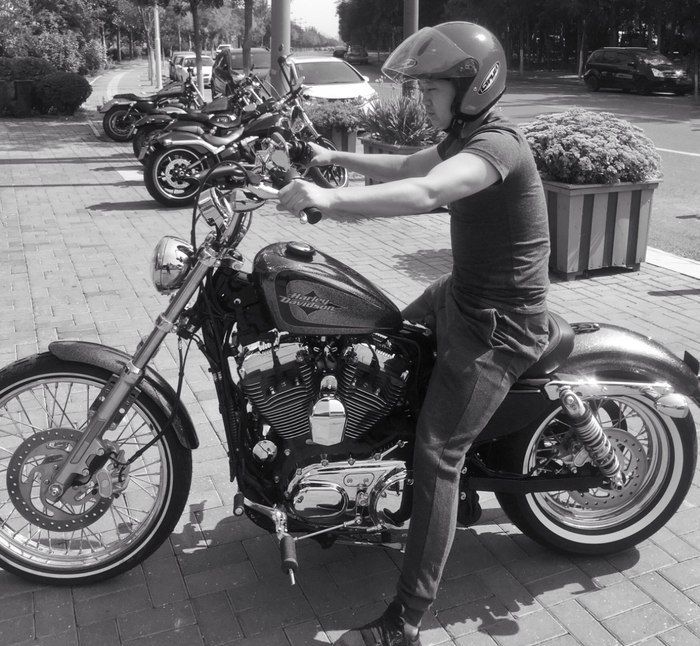 拿下哈雷1200排量V72，油箱只有7.8升，摩旅别想，但是这车简直了