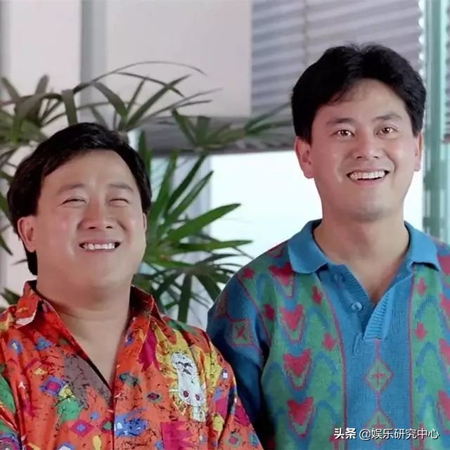 TVB爱国艺人！两次破产，和香港第一古装美女结婚40年至今无子…