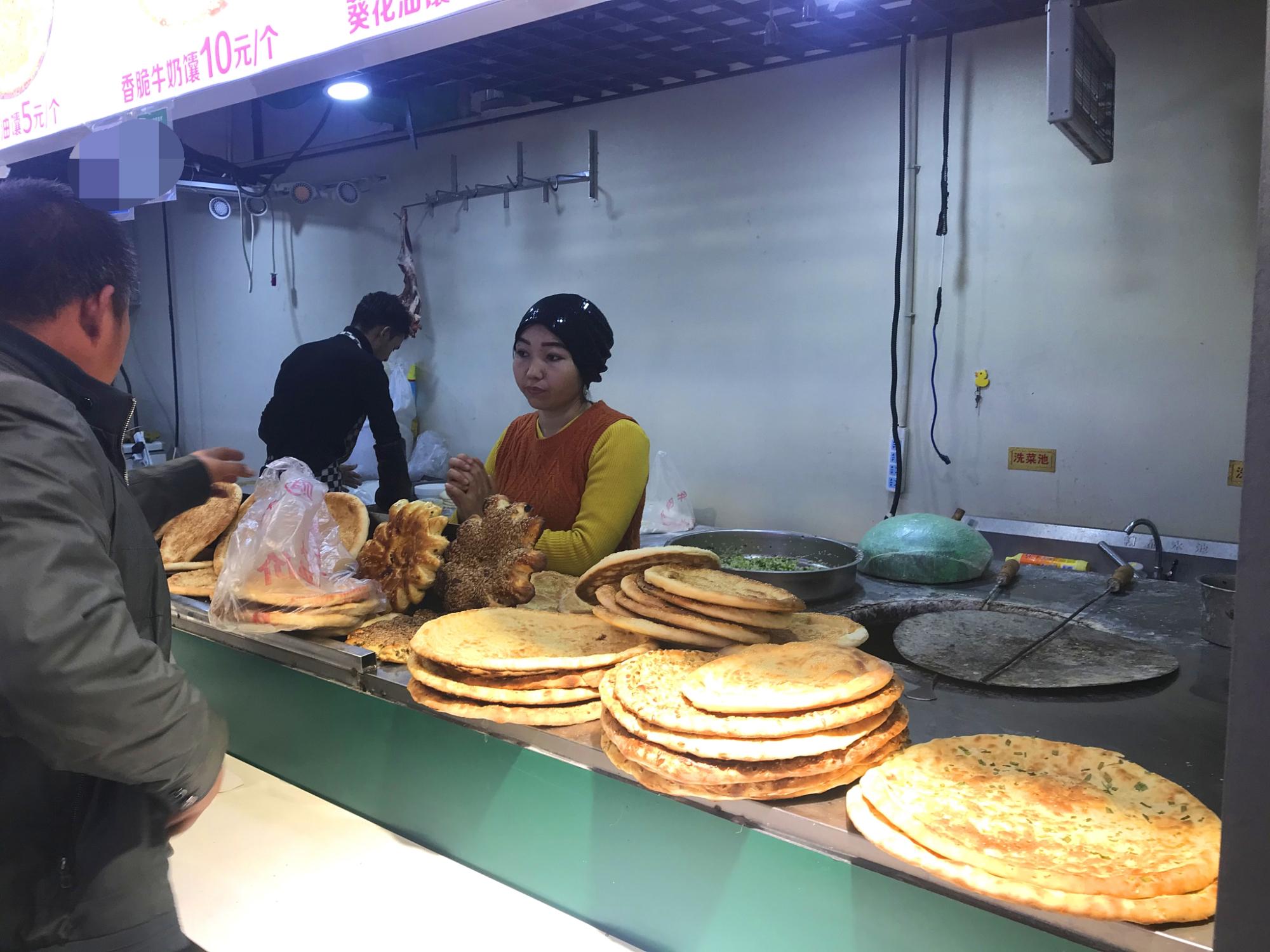 南门街上的夜市,银川夜市南门广场