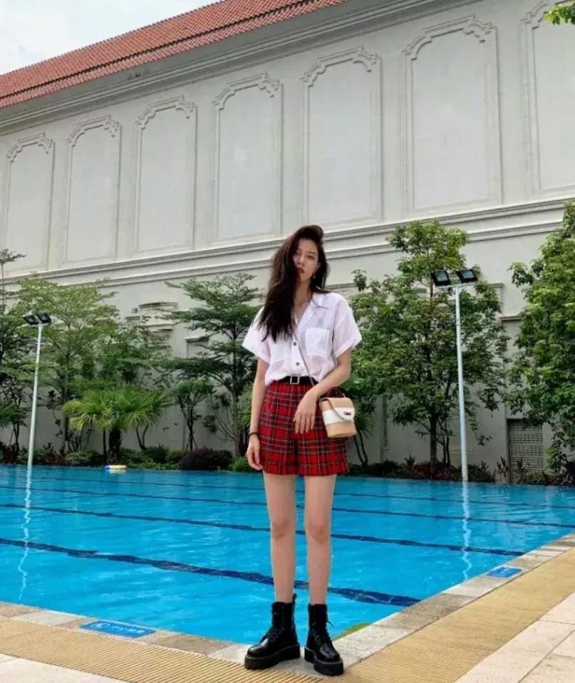 比欧阳娜娜好看的衣服,95后小花欧阳娜娜