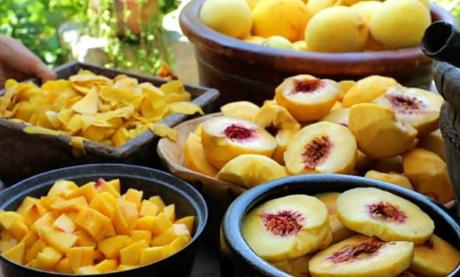 黄桃很好吃甜而不腻很新鲜,又脆又甜的本地黄桃