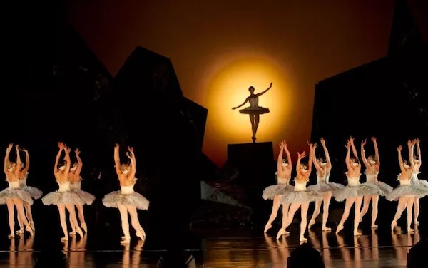 性与艺术的结合，一部舞蹈音乐剧，带我见识了高级趣味