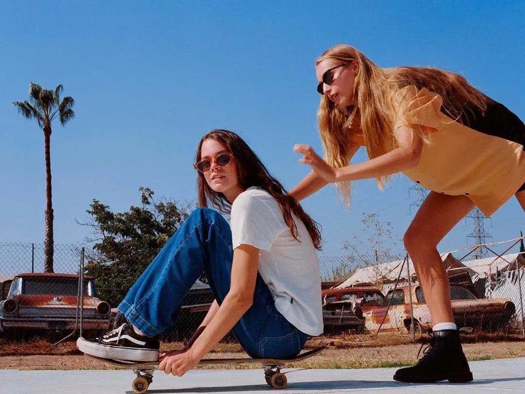 墨镜一戴谁都不爱时尚墨镜,推荐一款适合秋冬戴的墨镜