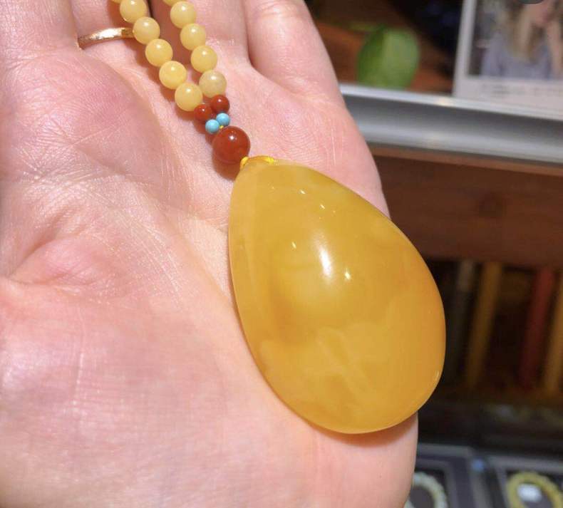 如何一秒钟快速区分真假蜜蜡,一分钟快速辨别蜜蜡真假