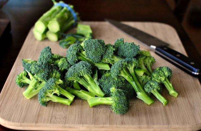 西兰花想洗得干净，不难，多加这一步，虫卵脏物主动跑出来