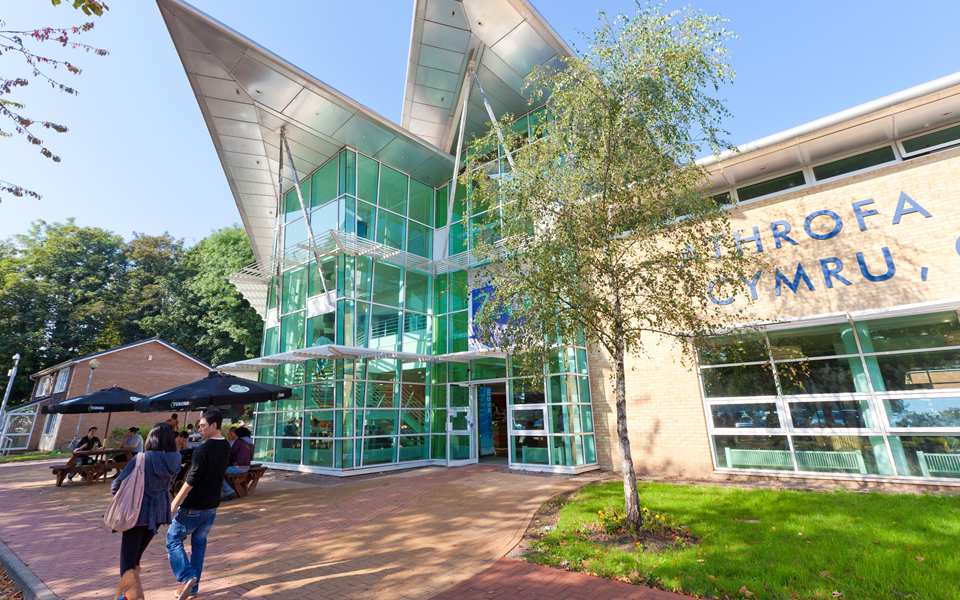 卡迪夫大学和埃克塞特大学哪个好,选择英国纽卡斯尔还是澳洲八大