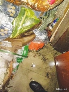 楼上下水堵了把楼下淹了谁负责,楼上洗澡楼下下水道冒水怎么回事