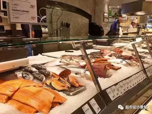 一组超市陈列图,超市肉品区陈列与摆放