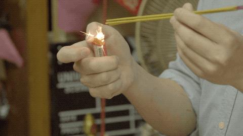 香港阴间设计师：为黄家驹订做电吉他，为张国荣粉丝订做咖啡厅..