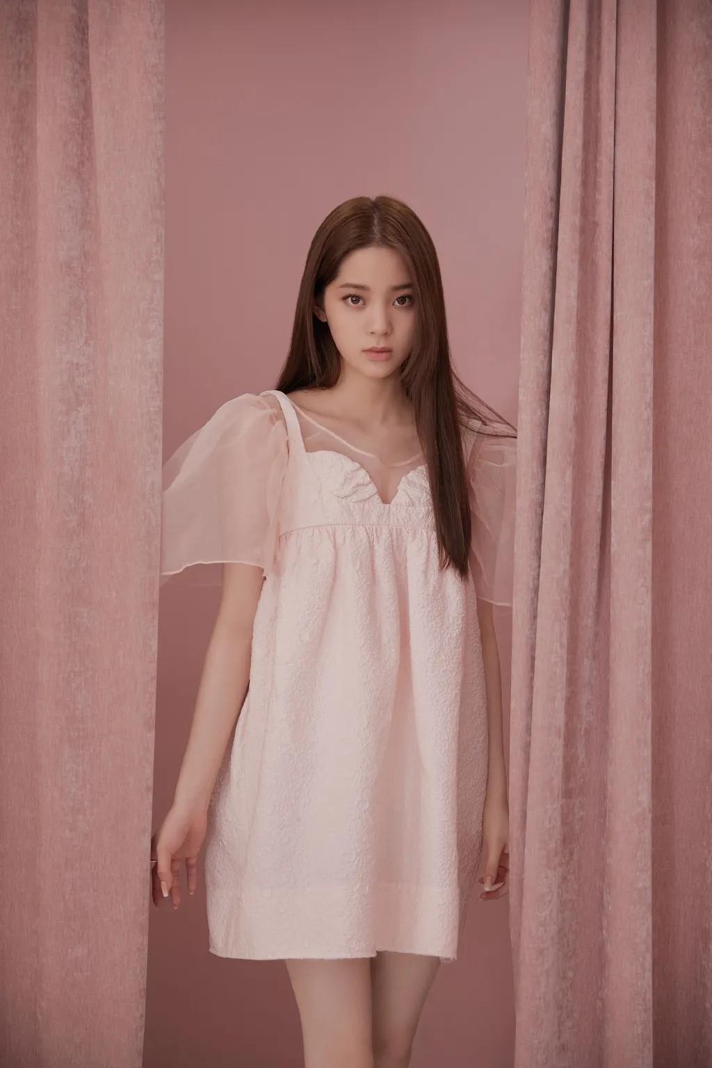 看欧阳娜娜的衣橱，意外发现每件都很值得买