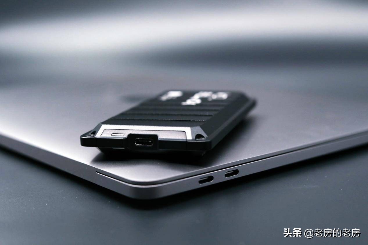 拯救PS4扩展游戏空间WD_BLACKP50固态移动硬盘上手