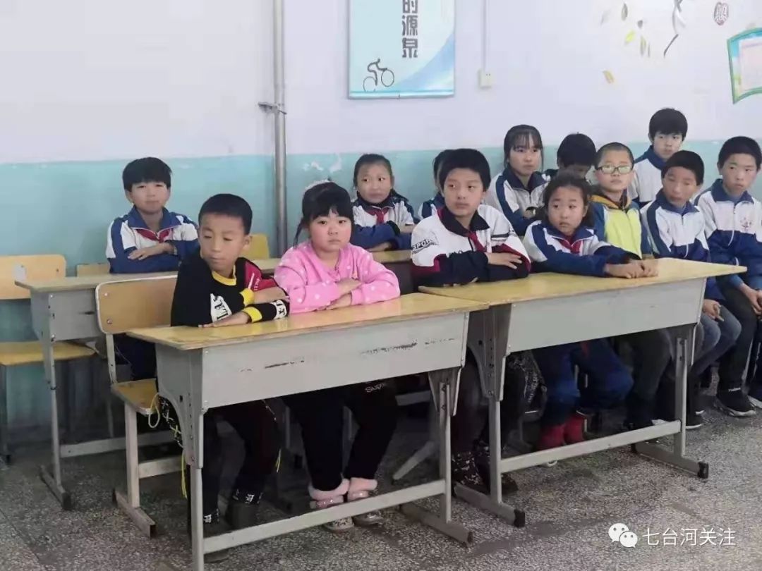 爱心企业为学校捐赠图书,爱心企业为我校捐赠图书简报