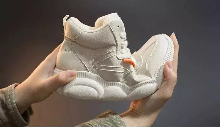 今年最火的鞋子的图片,又好看又显高的鞋子