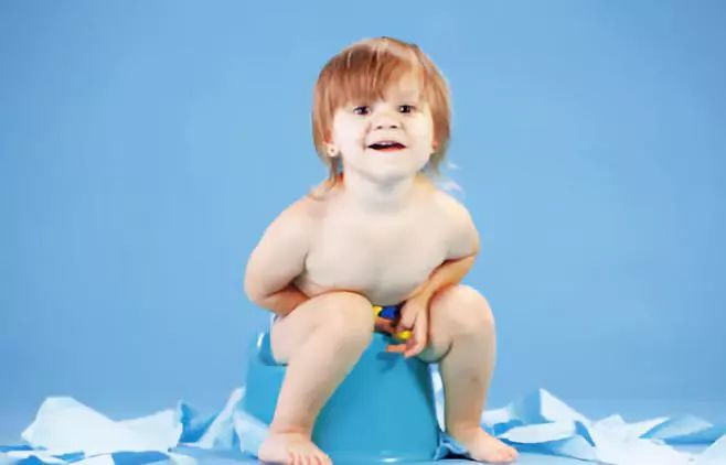 让宝宝离开尿不湿学会自己尿尿,怎么让宝宝戒掉尿不湿拉粑粑