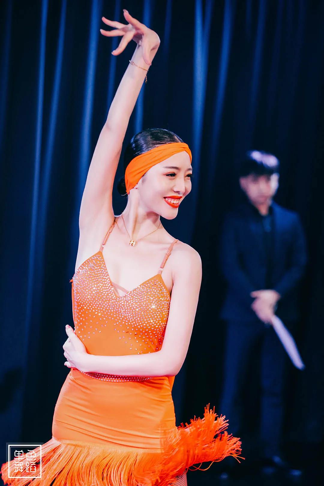 拉丁舞为什么要穿那么少,拉丁舞为什么一定要穿那么少