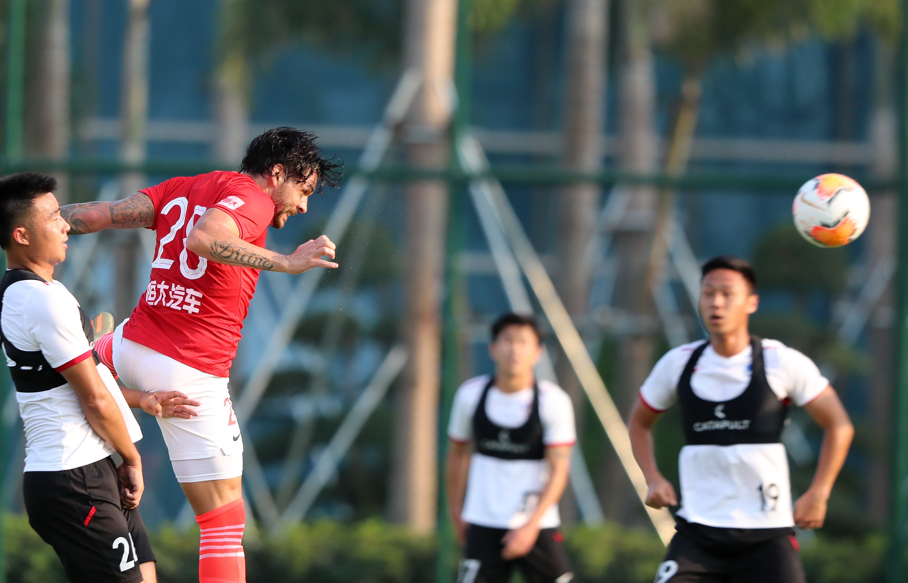 高拉特埃尔克森中国足球,广州恒大单刀挑艾克森