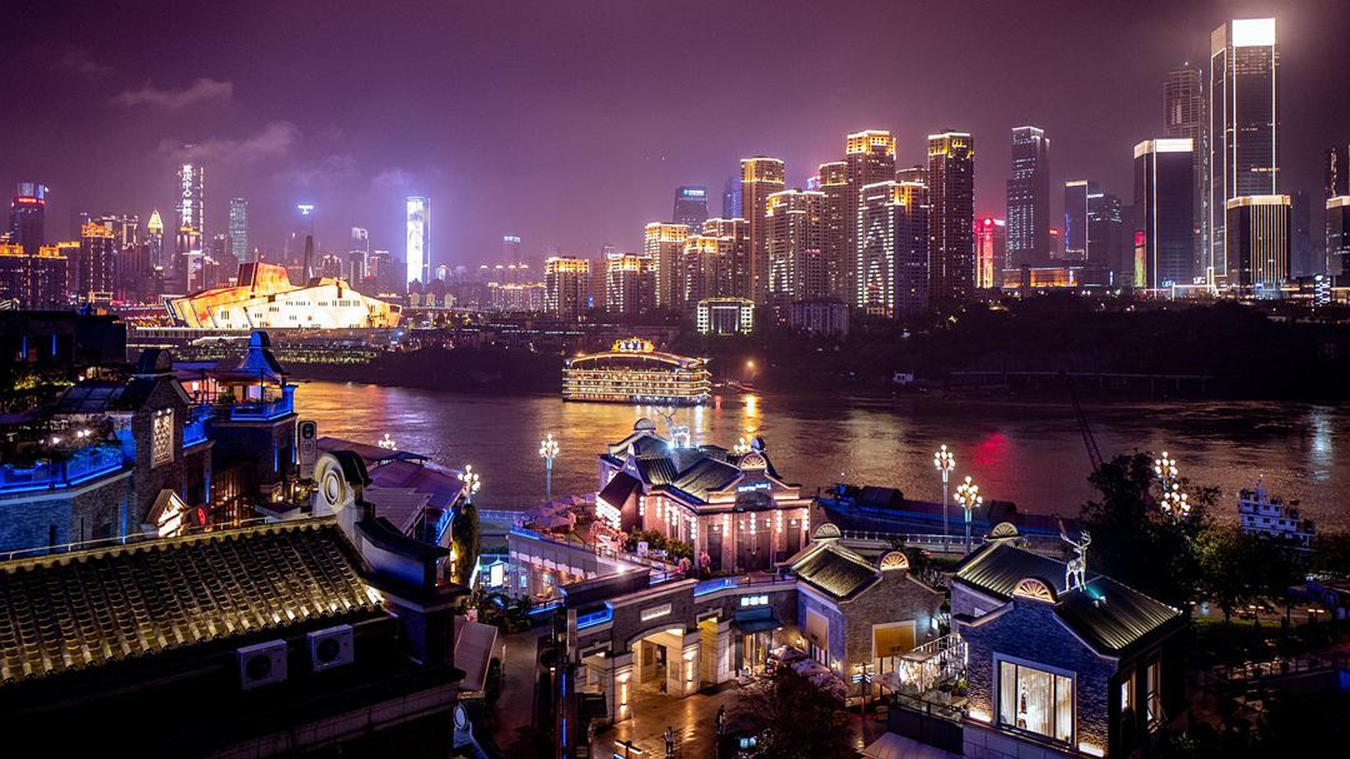 重庆弹子石老街和洪崖洞哪个好看,重庆洪崖洞vs成都宽窄巷子