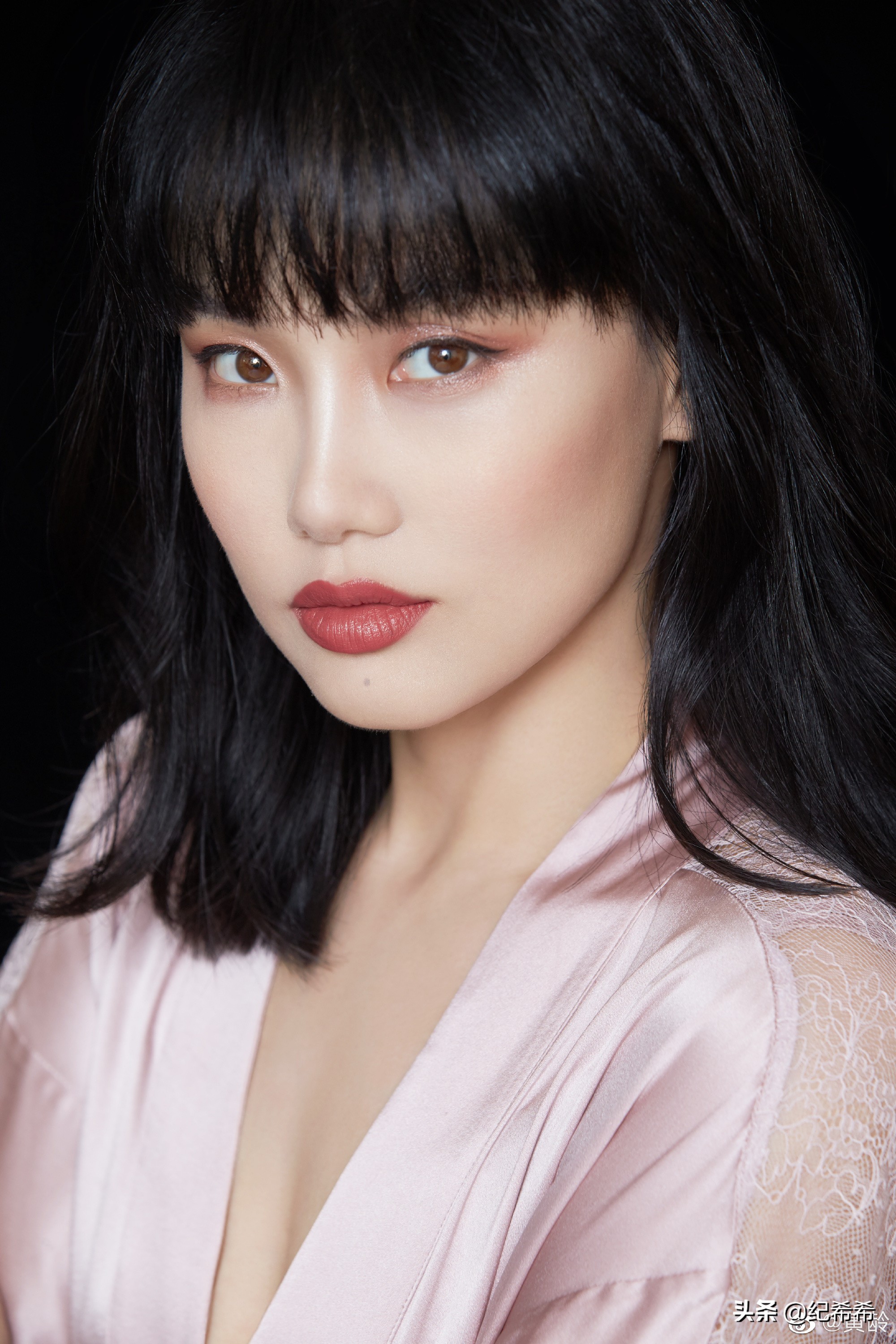 黄皮必入!宁静黄龄同款,一上架就卖断货的tomford细黑管实测