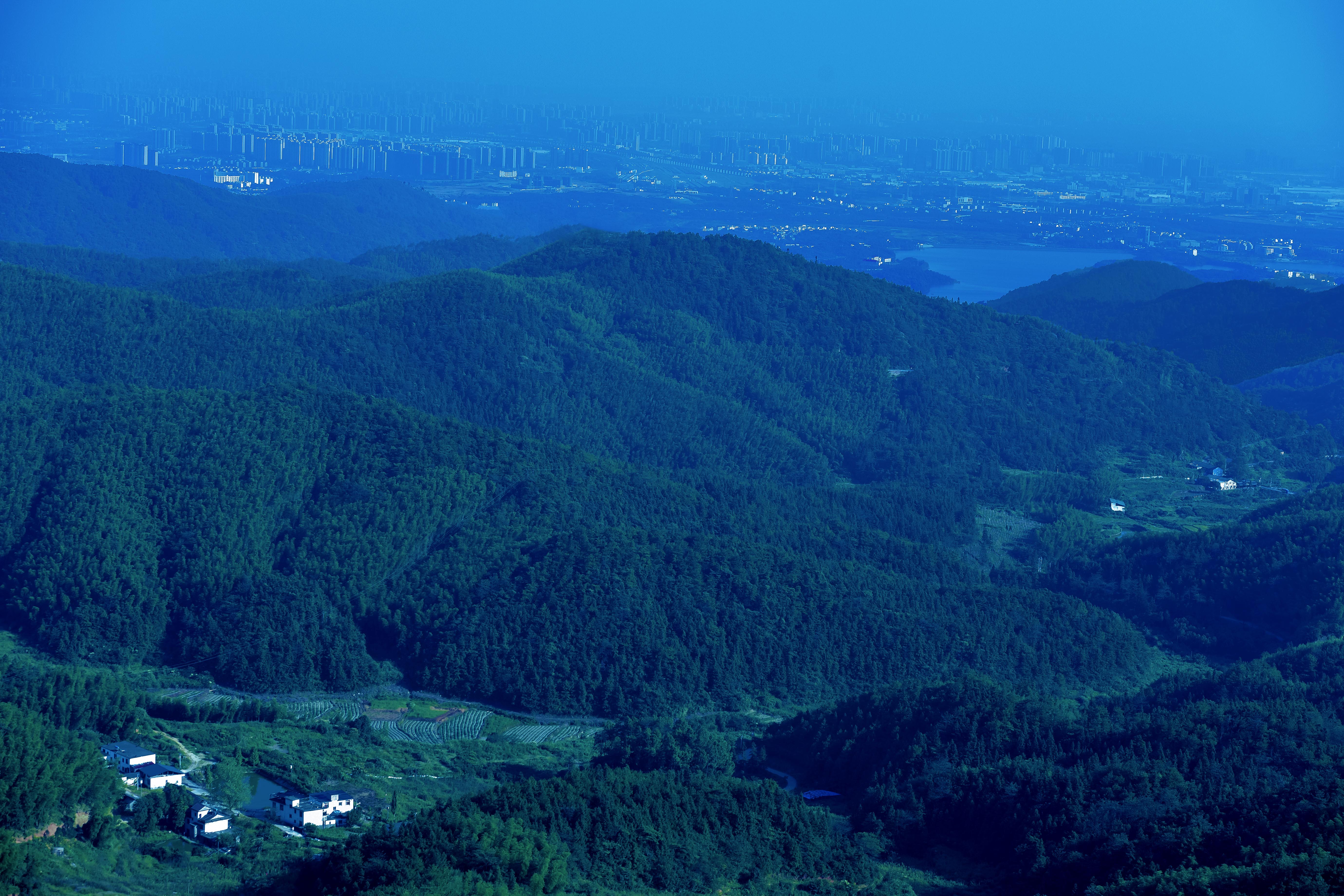 南昌梅岭主峰游玩,南昌梅岭山顶的风景